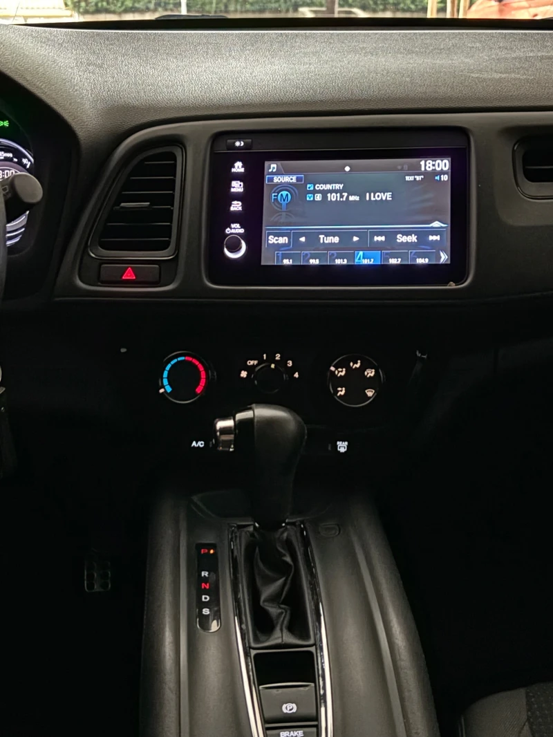 Honda Hr-v 1.8 SPORT 4x4, снимка 8 - Автомобили и джипове - 50823370