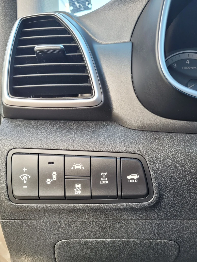 Hyundai Tucson 2.4l 4x4 LPG, снимка 11 - Автомобили и джипове - 52411249