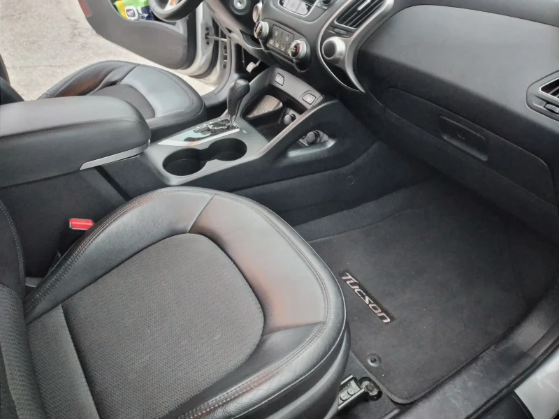 Hyundai IX35 2.4 Tucson DOCH 16v, снимка 8 - Автомобили и джипове - 52447065