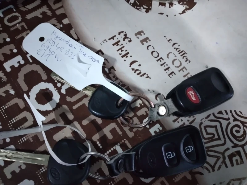 Hyundai IX35 2.4 Tucson DOCH 16v, снимка 11 - Автомобили и джипове - 52447065