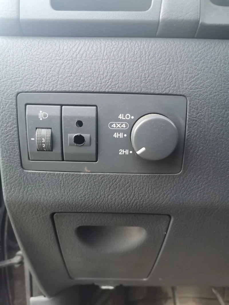 Kia Sorento 2.5, снимка 5 - Автомобили и джипове - 53099140