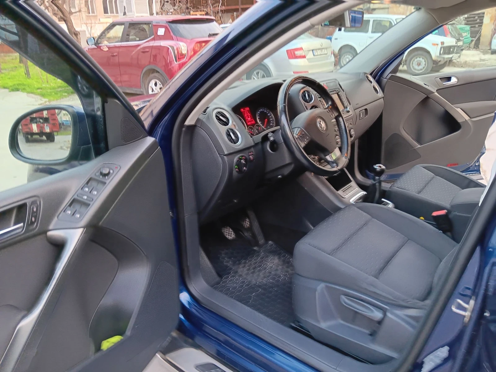 VW Tiguan 4?4, снимка 6 - Автомобили и джипове - 55688416