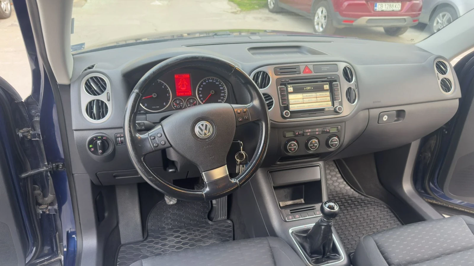VW Tiguan 4?4, снимка 16 - Автомобили и джипове - 55688416