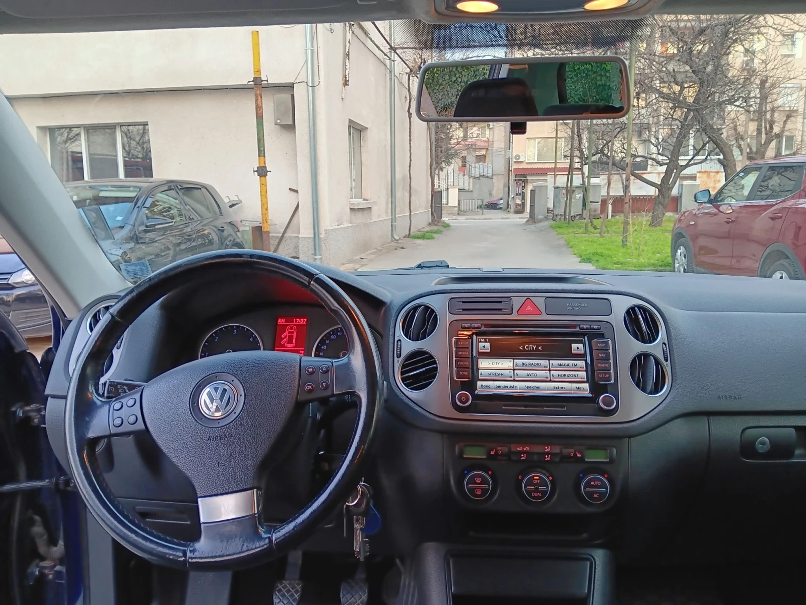 VW Tiguan 4?4, снимка 8 - Автомобили и джипове - 55688416