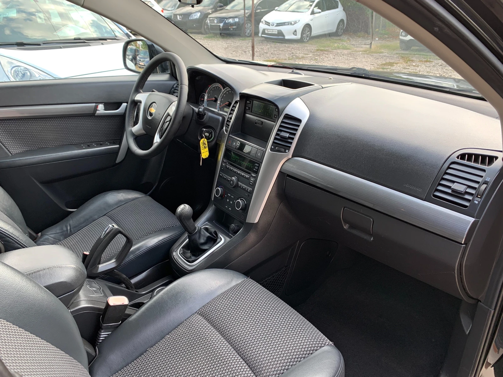Chevrolet Captiva 2.4i ГАЗОВ ИНЖЕКЦИОН 6+ 1М, снимка 8 - Автомобили и джипове - 55694756