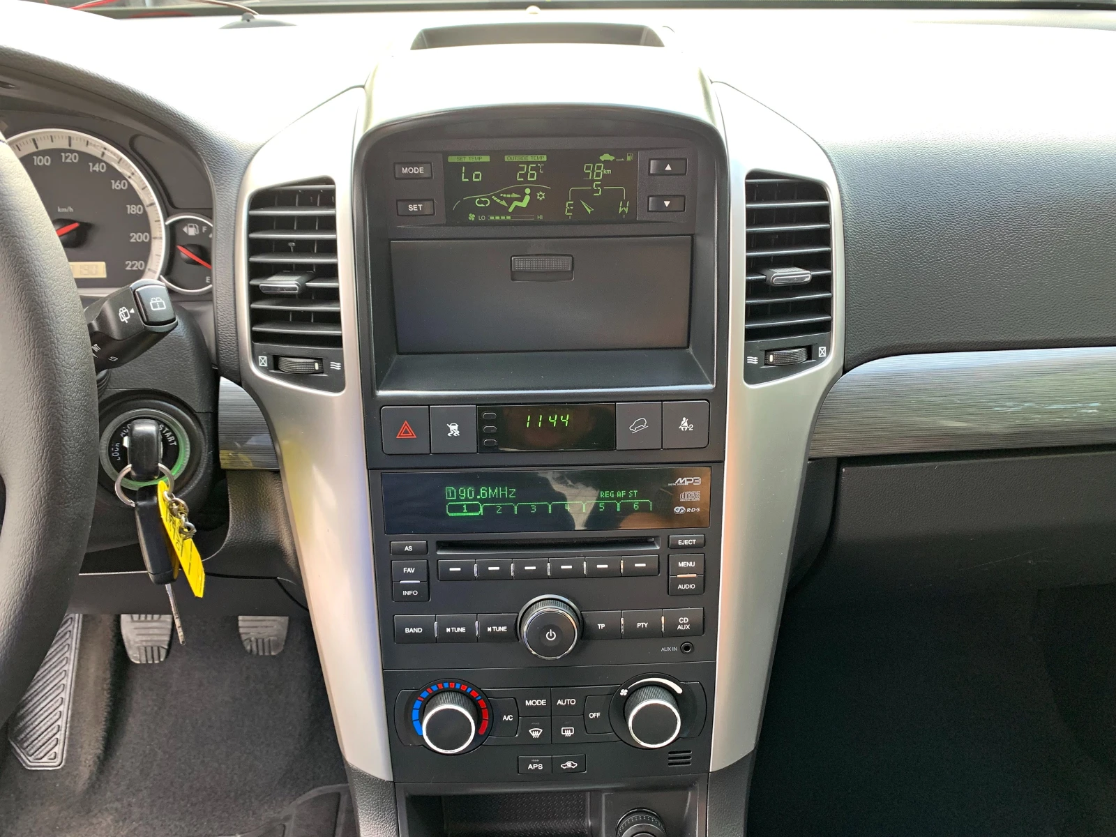 Chevrolet Captiva 2.4i ГАЗОВ ИНЖЕКЦИОН 6+ 1М, снимка 10 - Автомобили и джипове - 55694756