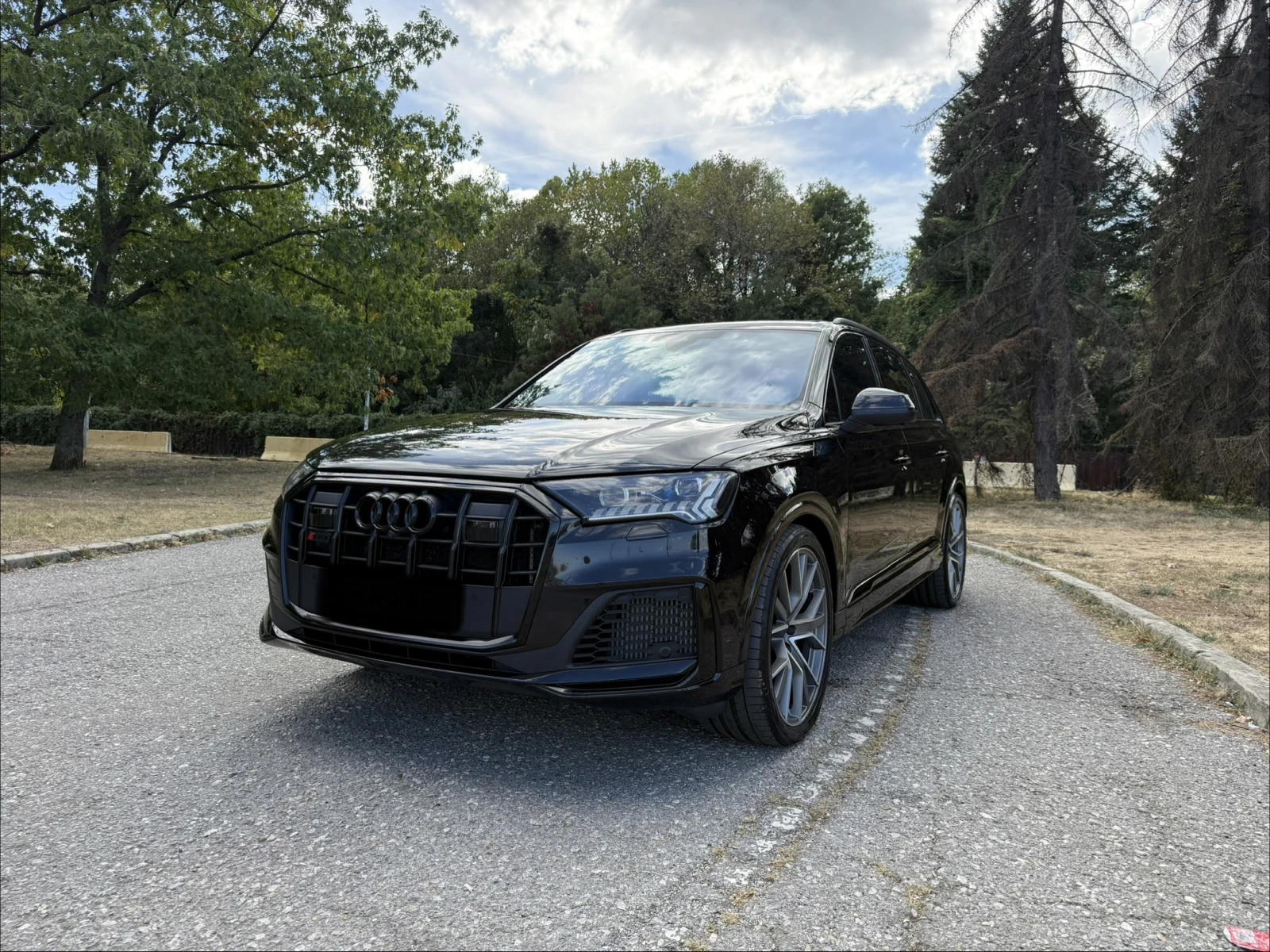 Audi SQ7 6 + 1, снимка 2 - Автомобили и джипове - 56295561