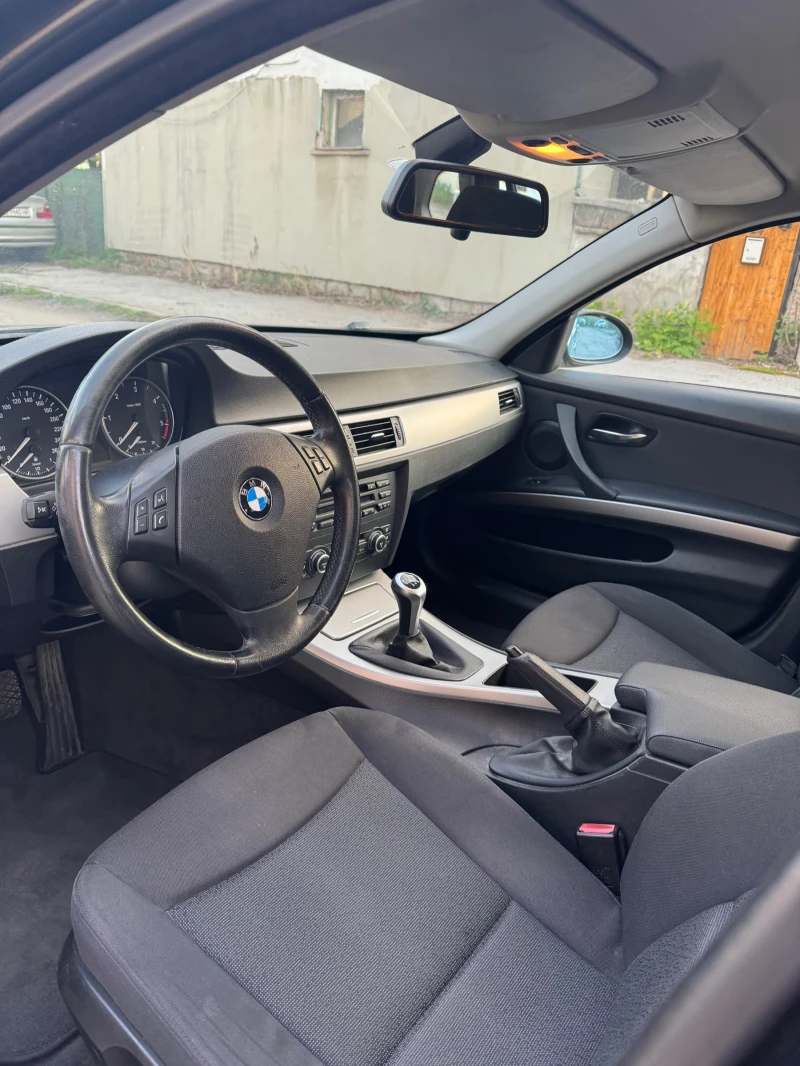 BMW 320, снимка 4 - Автомобили и джипове - 52512780