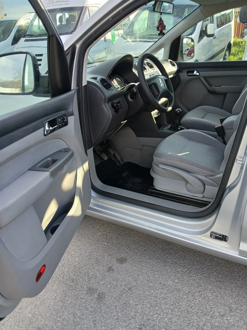 VW Caddy 1.6 102к.с 7местен , снимка 8 - Автомобили и джипове - 52450058