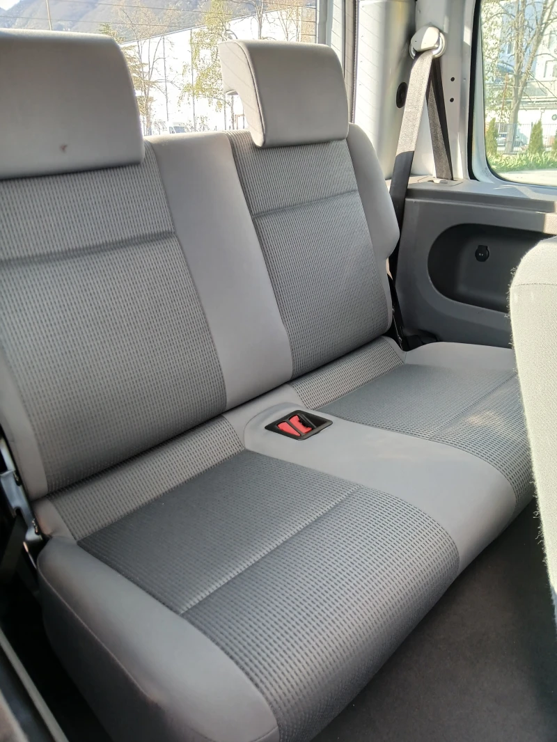 VW Caddy 1.6 102к.с 7местен , снимка 12 - Автомобили и джипове - 52450058