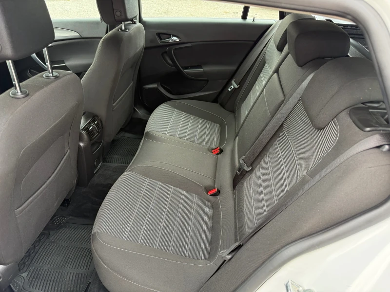 Opel Insignia 2.0 CDTi, снимка 11 - Автомобили и джипове - 50463204
