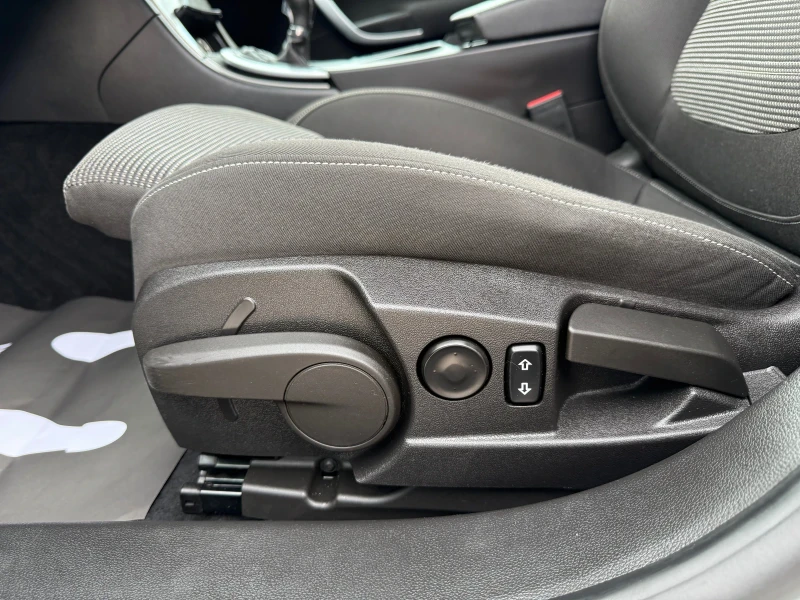 Opel Insignia 2.0 CDTi, снимка 16 - Автомобили и джипове - 50463204