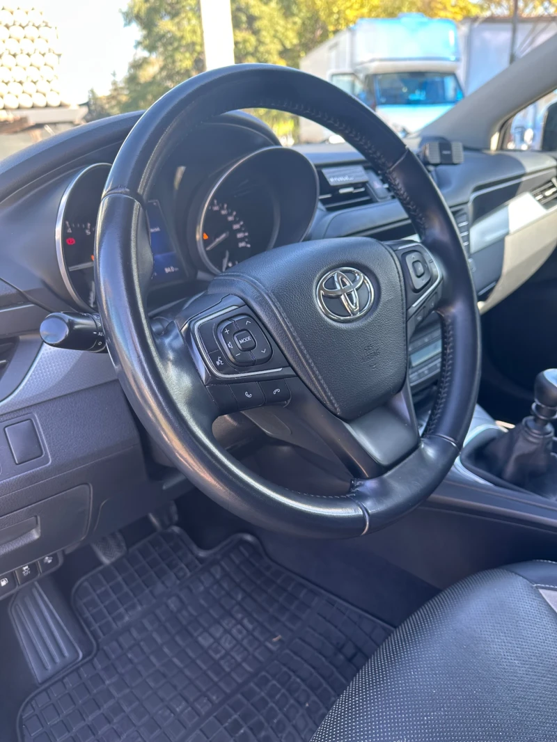 Toyota Avensis Elegance VVT-i, снимка 11 - Автомобили и джипове - 52065500
