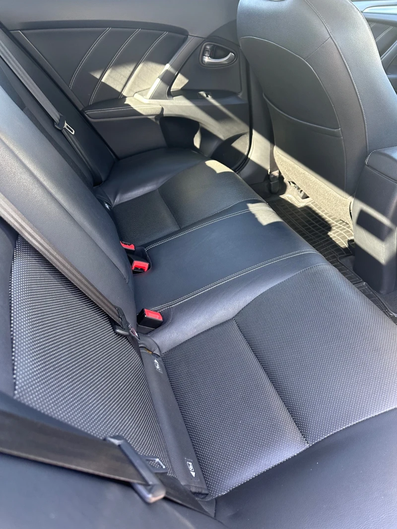 Toyota Avensis Elegance VVT-i, снимка 14 - Автомобили и джипове - 52065500