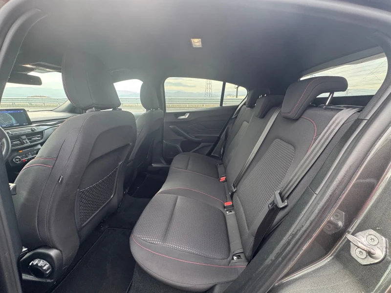 Ford Focus 1.5TDCI ST-LINE Автоматик Full, снимка 12 - Автомобили и джипове - 52651481