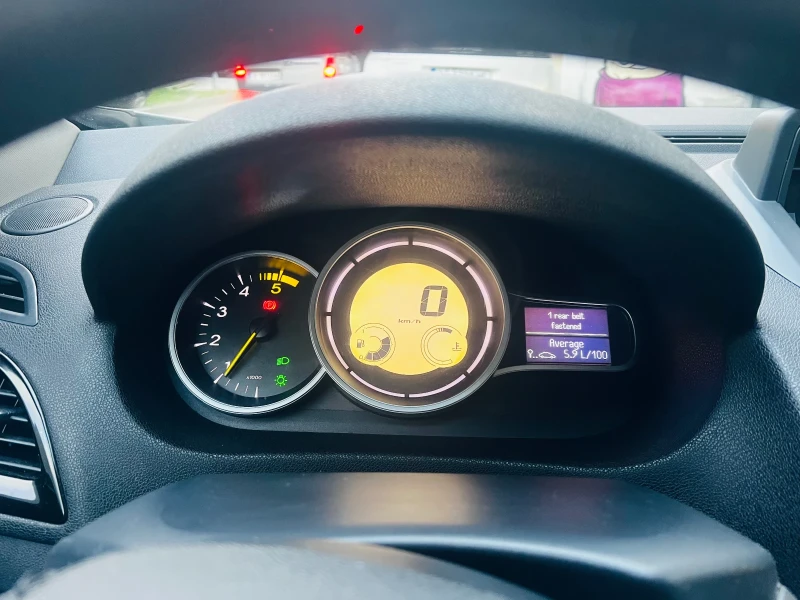 Renault Megane, снимка 8 - Автомобили и джипове - 52692268