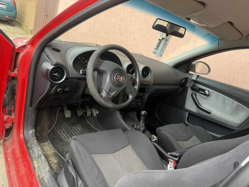 Seat Ibiza 1.4i, снимка 4 - Автомобили и джипове - 53067918