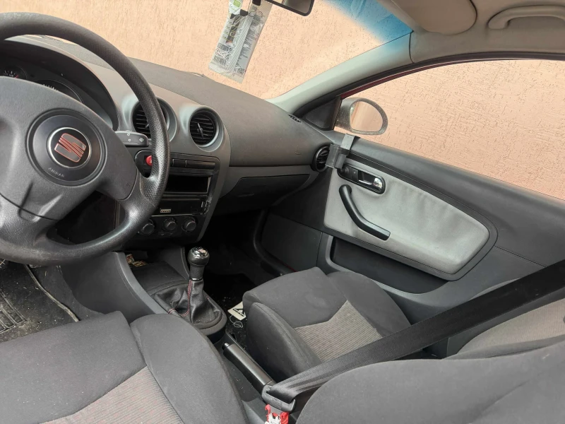 Seat Ibiza 1.4i, снимка 3 - Автомобили и джипове - 53067918