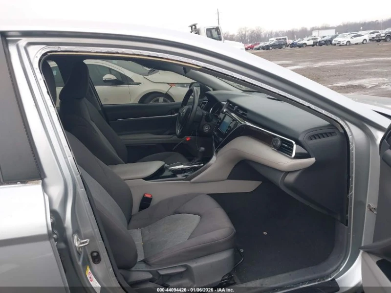 Toyota Camry 2.5L I-4 DI, DOHC, VVT, 203HP Front Wheel Drive, снимка 11 - Автомобили и джипове - 53213303