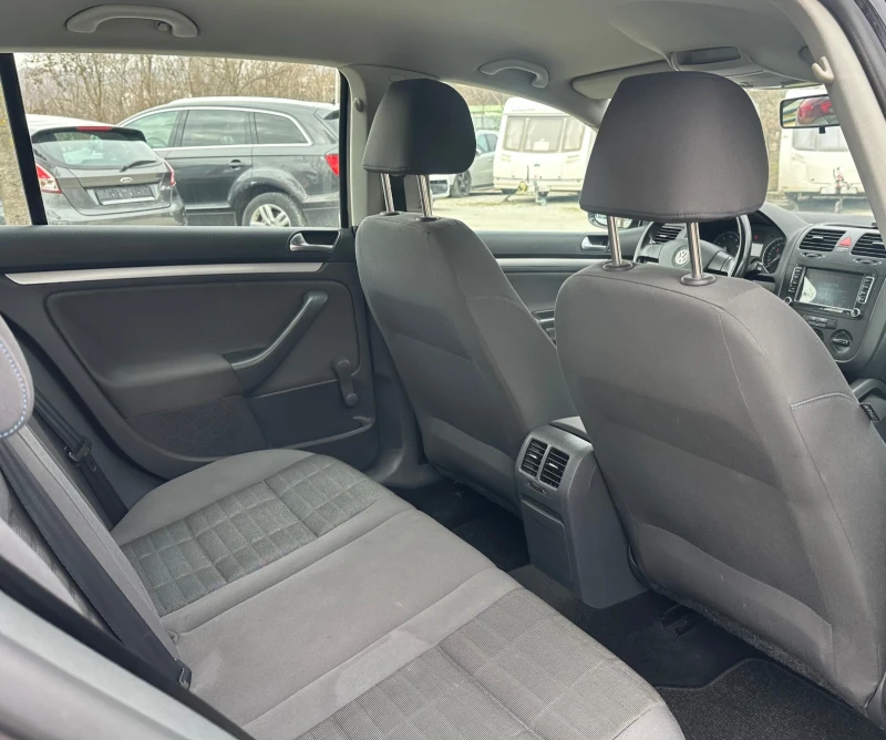 VW Golf V/1.6i, снимка 8 - Автомобили и джипове - 53329753