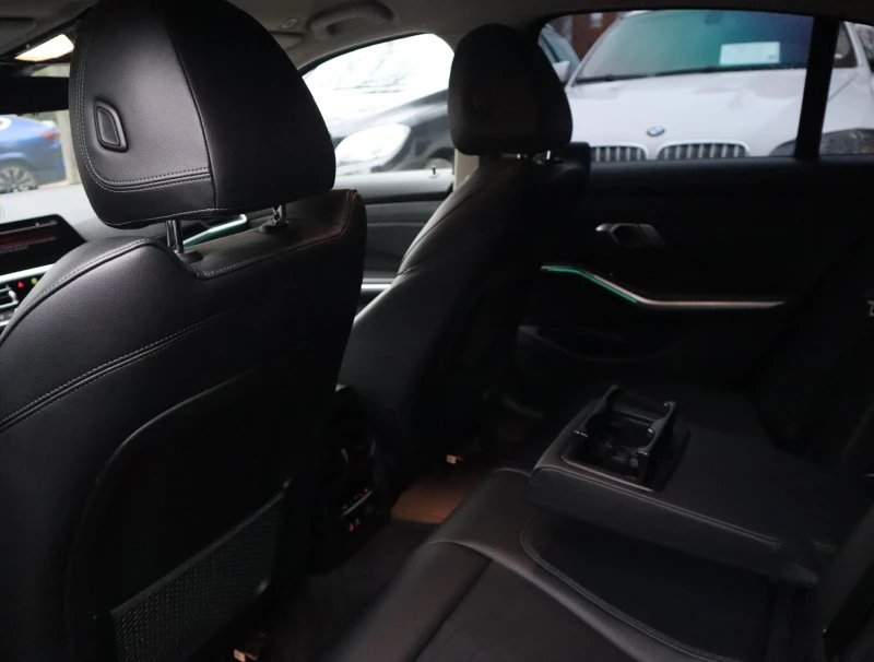 BMW 320 d/SportLine/Virtual/Подгрев/Амбиент/PDC/Active Gua, снимка 15 - Автомобили и джипове - 53394513
