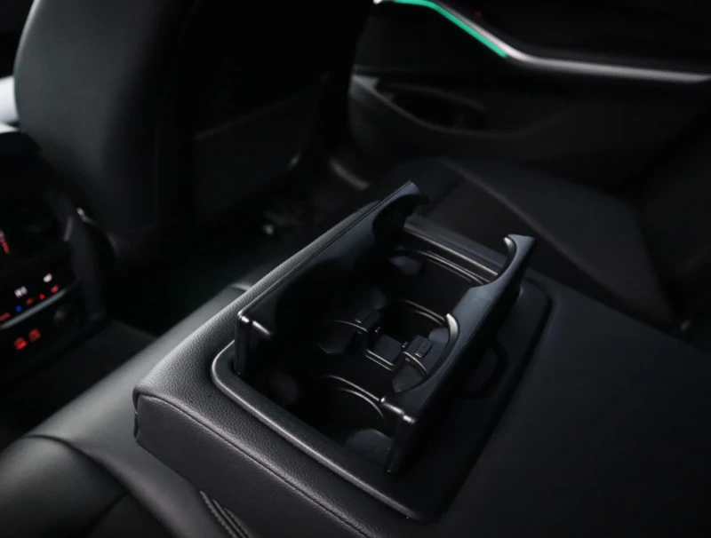 BMW 320 d/SportLine/Virtual/Подгрев/Амбиент/PDC/Active Gua, снимка 14 - Автомобили и джипове - 53394513