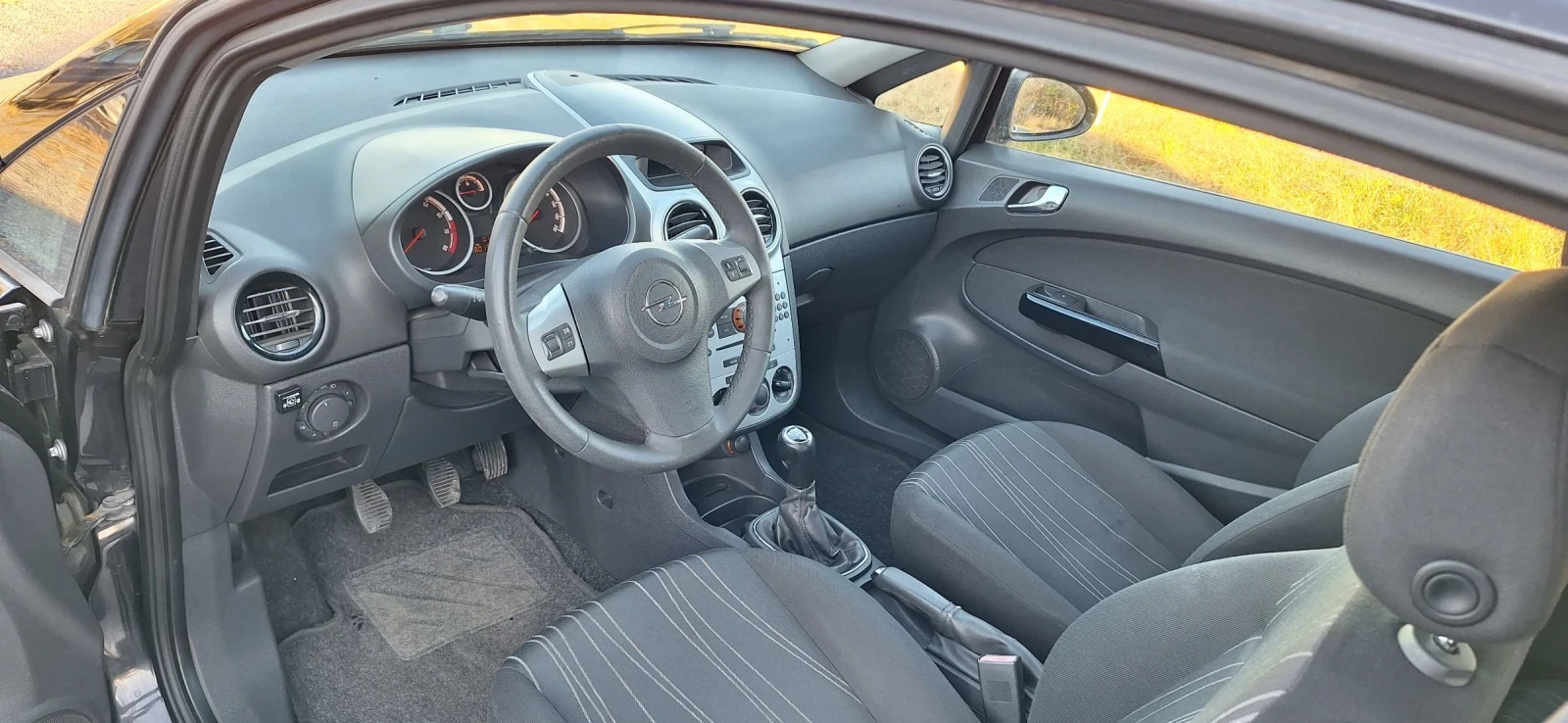 Opel Corsa 1.2i ГАЗ 2009г. Климатик - изображение 10