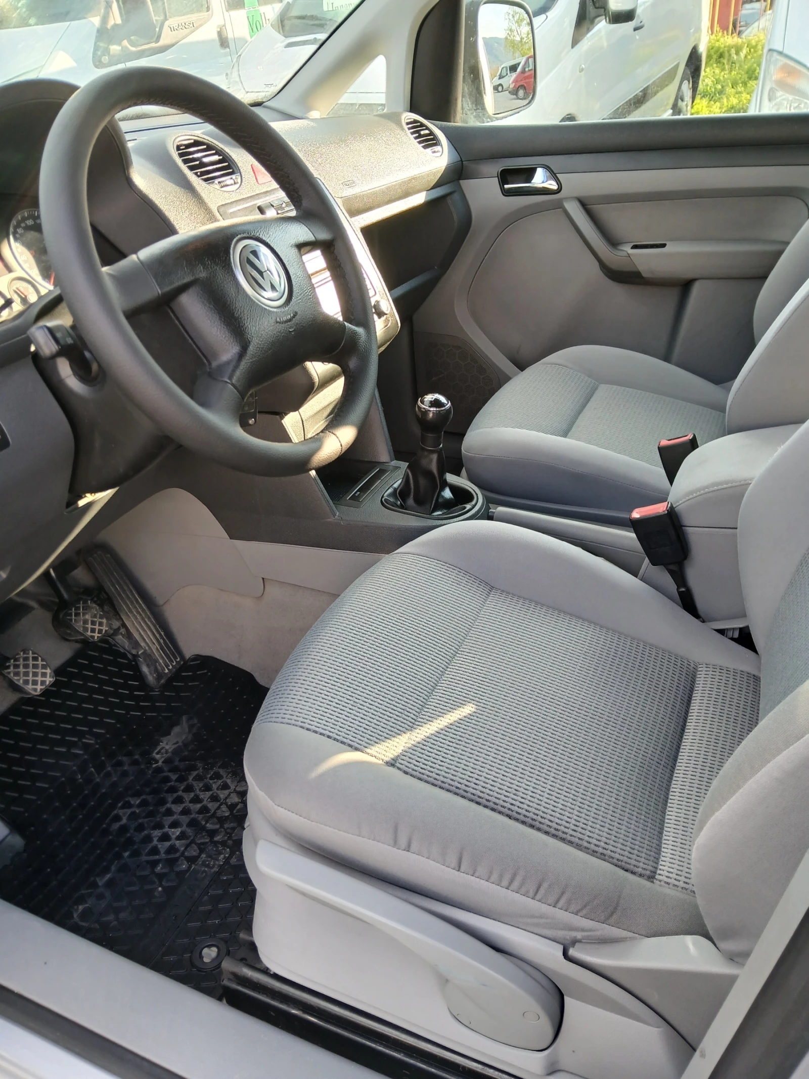VW Caddy 1.6 102к.с 7местен  - изображение 9