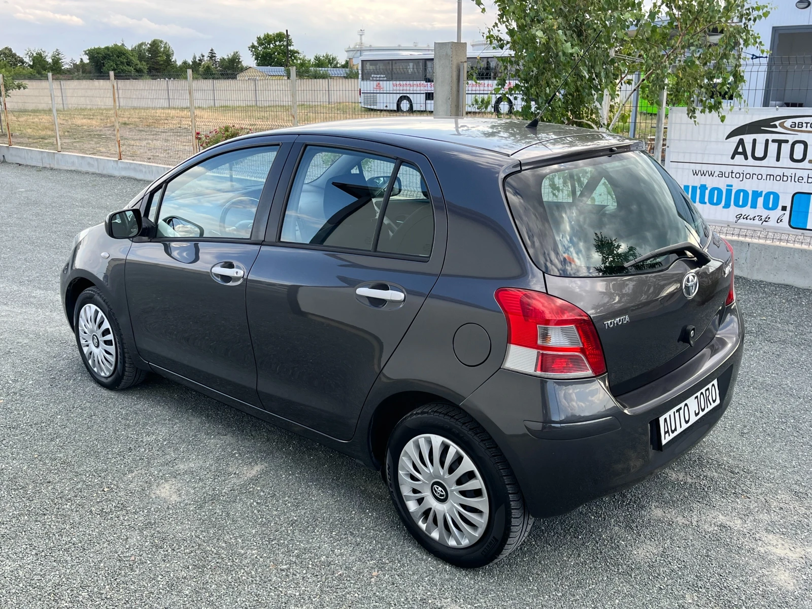 Toyota Yaris 1.3i Facelift-Газов Инжекцион - изображение 2
