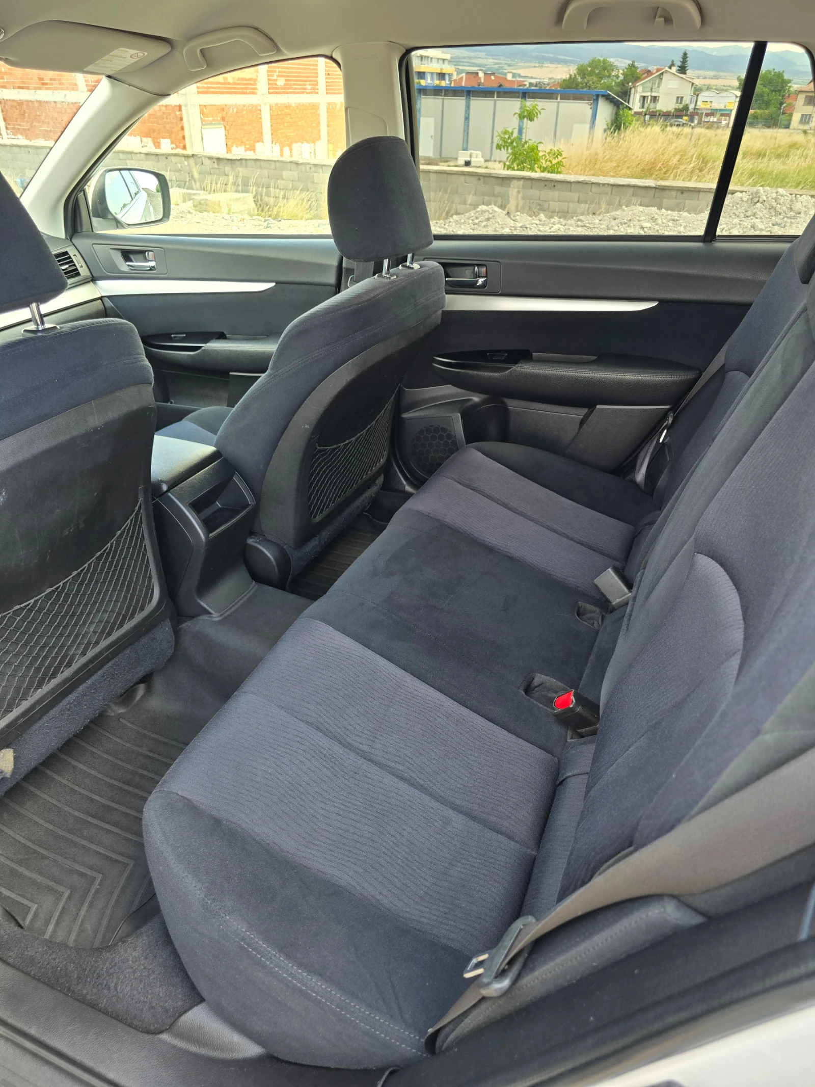 Subaru Outback 2.5 бензин 4х4 перфектна технически и визулно - изображение 6