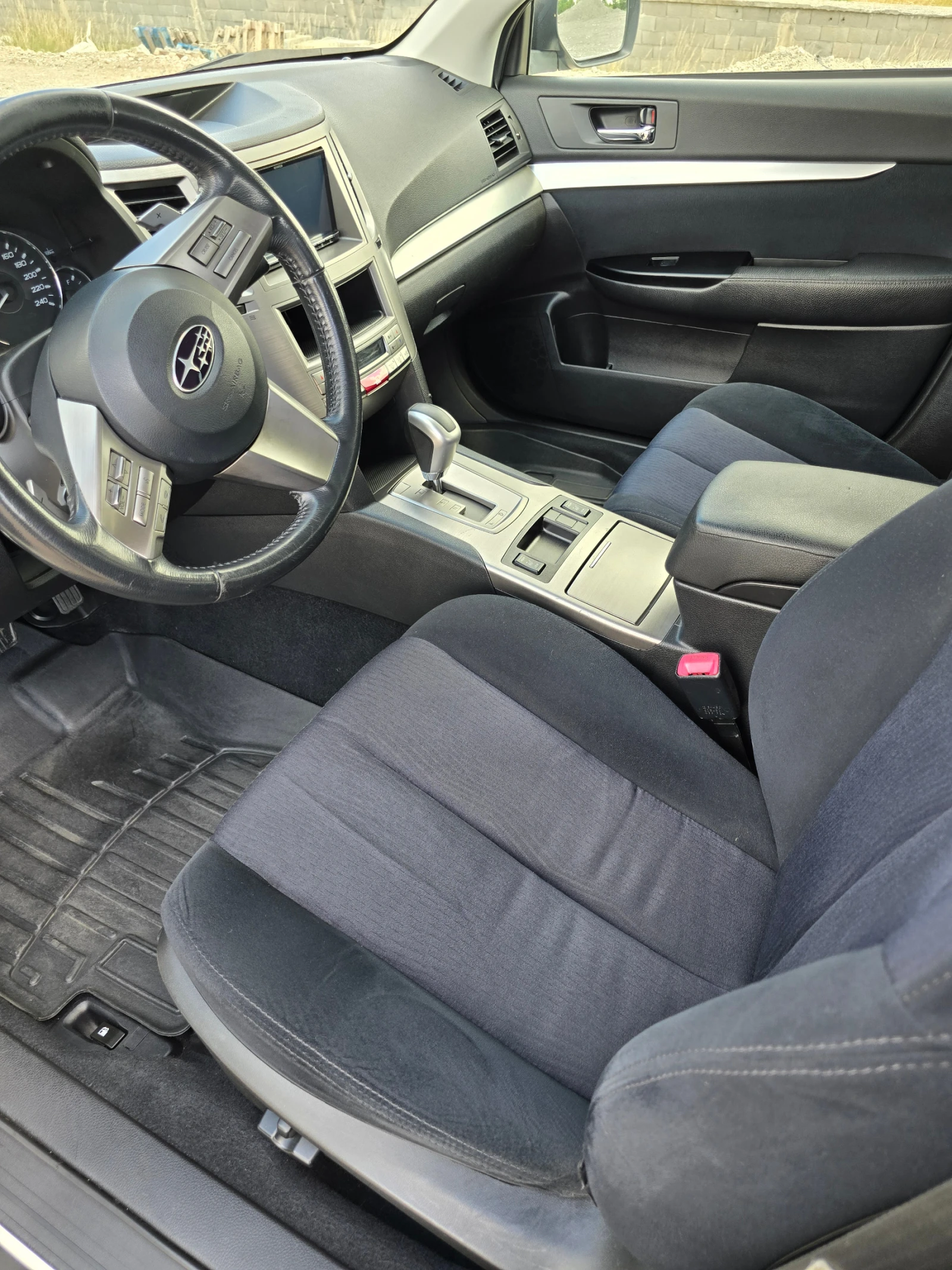 Subaru Outback 2.5 бензин 4х4 перфектна технически и визулно - изображение 7
