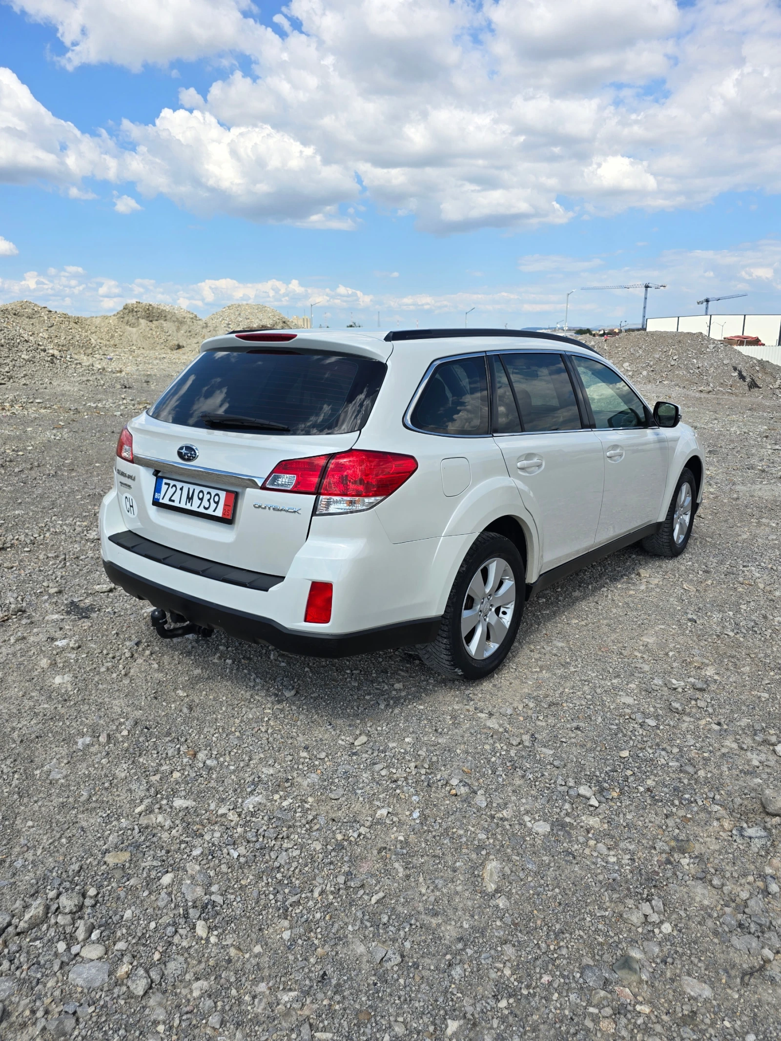 Subaru Outback 2.5 бензин 4х4 перфектна технически и визулно - изображение 3