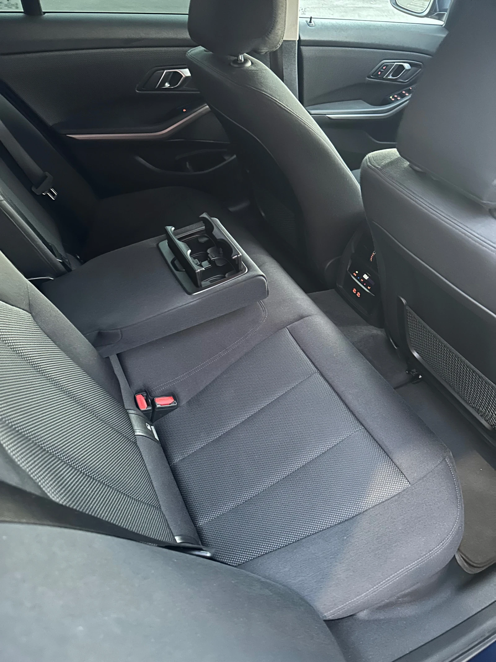 BMW 320 X-DRIVE/CARPLAY/LANE ASSIST/ТОП СЪСТОЯНИЕ - изображение 10