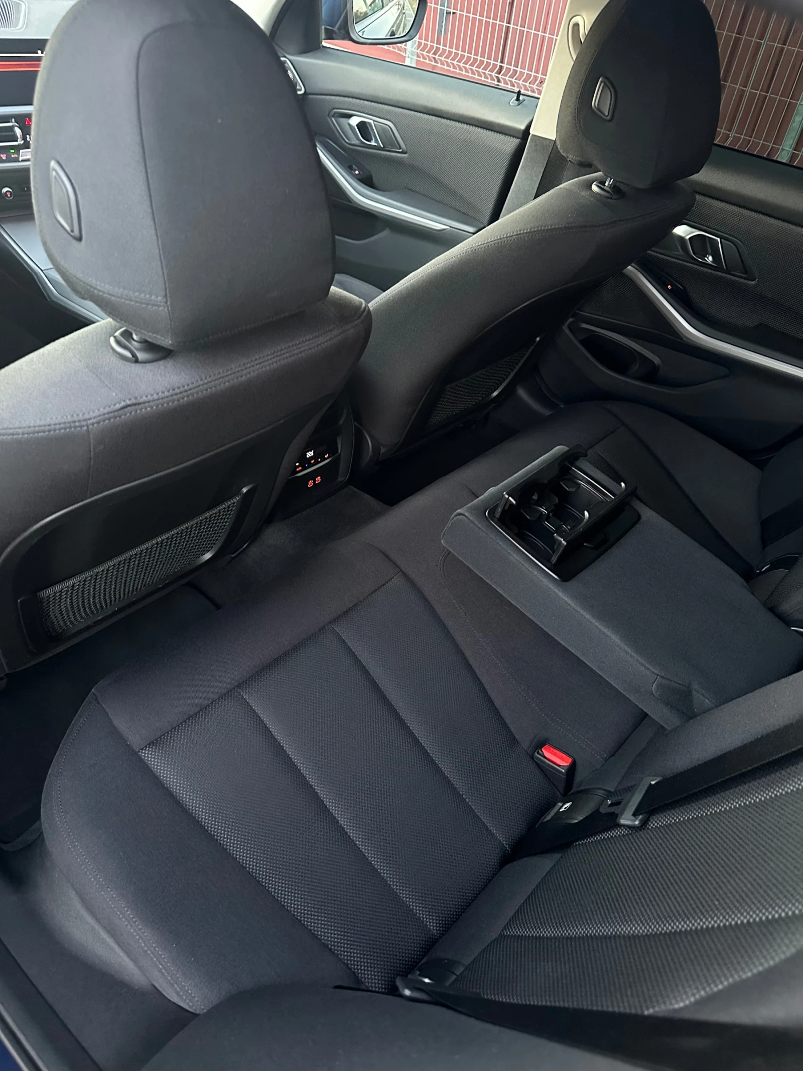 BMW 320 X-DRIVE/CARPLAY/LANE ASSIST/ТОП СЪСТОЯНИЕ - изображение 9