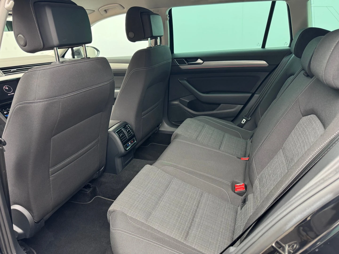 VW Passat Business 2.0 TDI SCR DSG - изображение 7