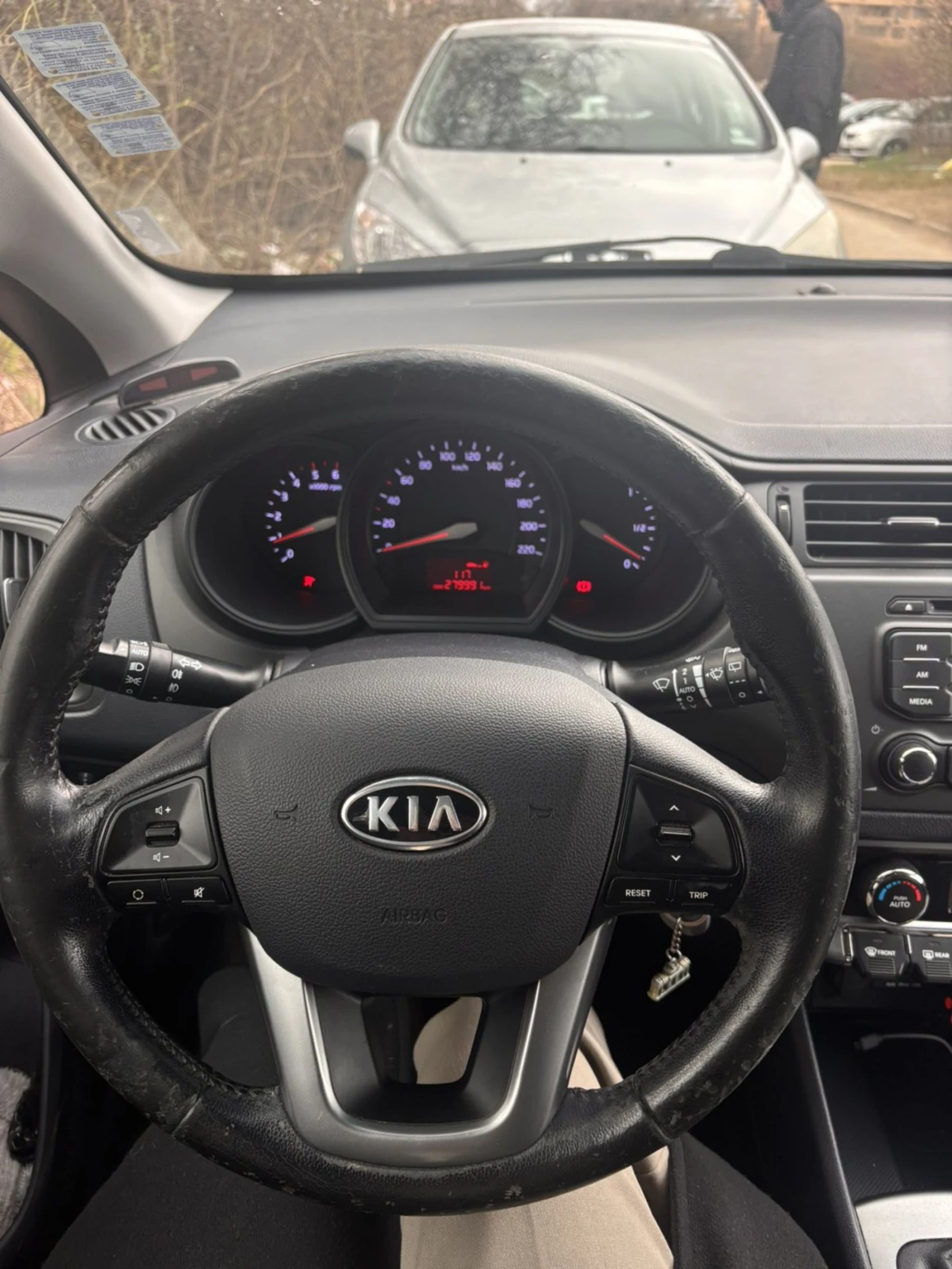 Kia Rio, снимка 11 - Автомобили и джипове - 53969620