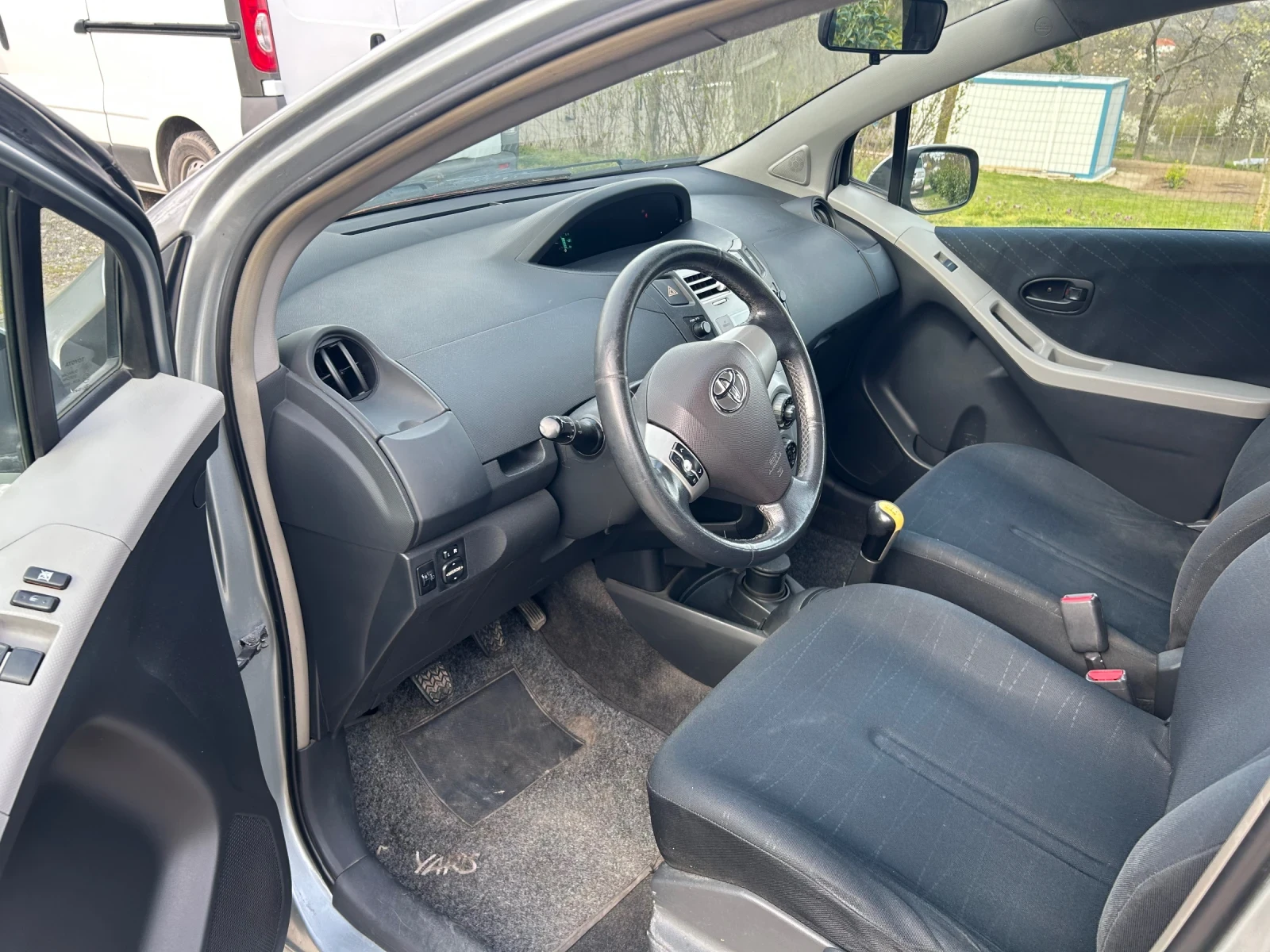 Toyota Yaris, снимка 4 - Автомобили и джипове - 54193257