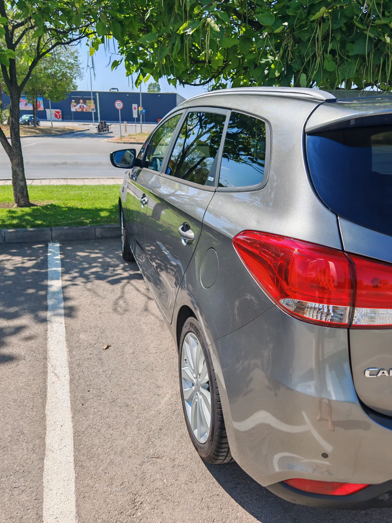 Kia Carens 1.7 CRDI, снимка 2 - Автомобили и джипове - 54490581