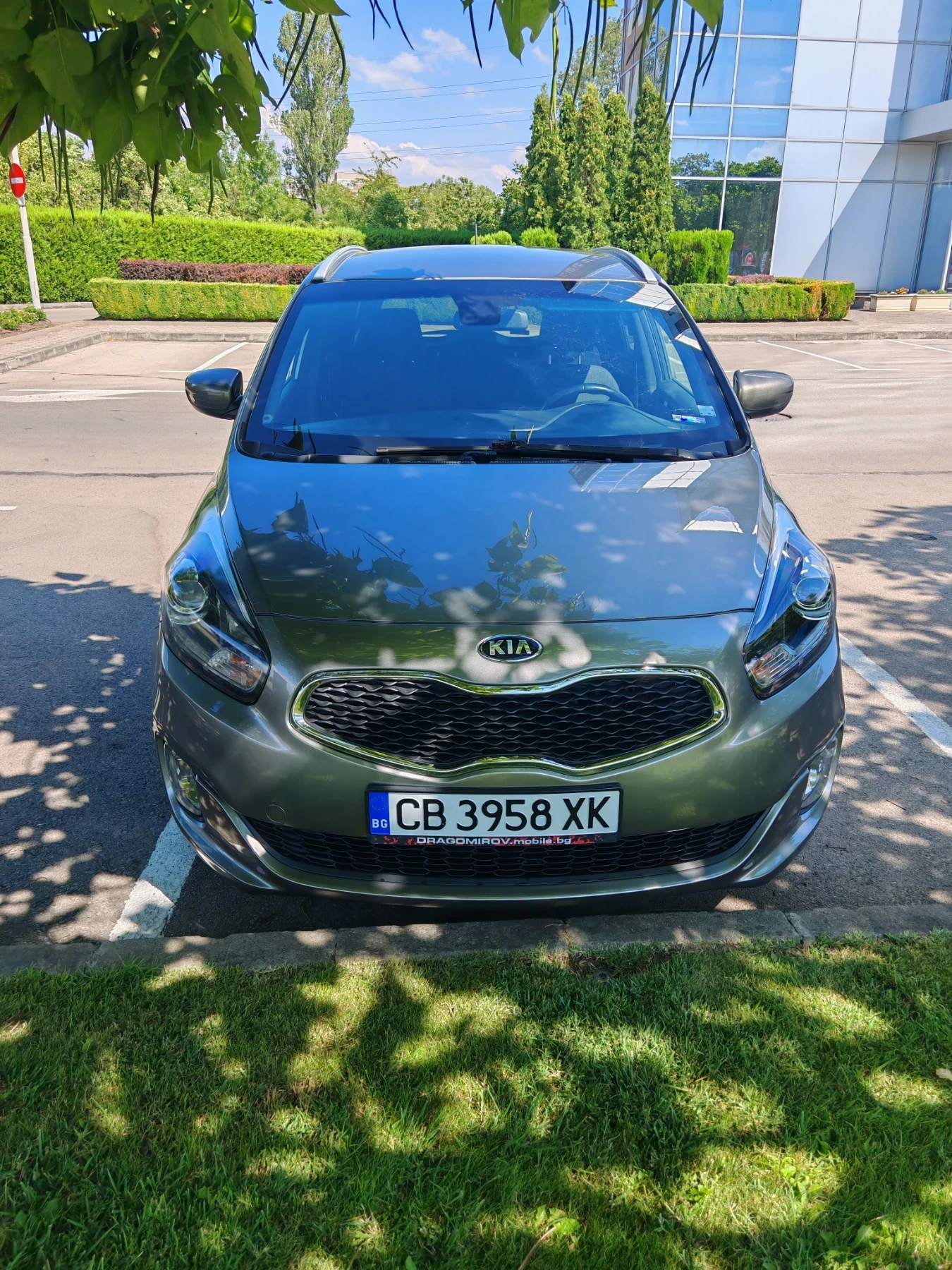 Kia Carens 1.7 CRDI, снимка 4 - Автомобили и джипове - 54490581