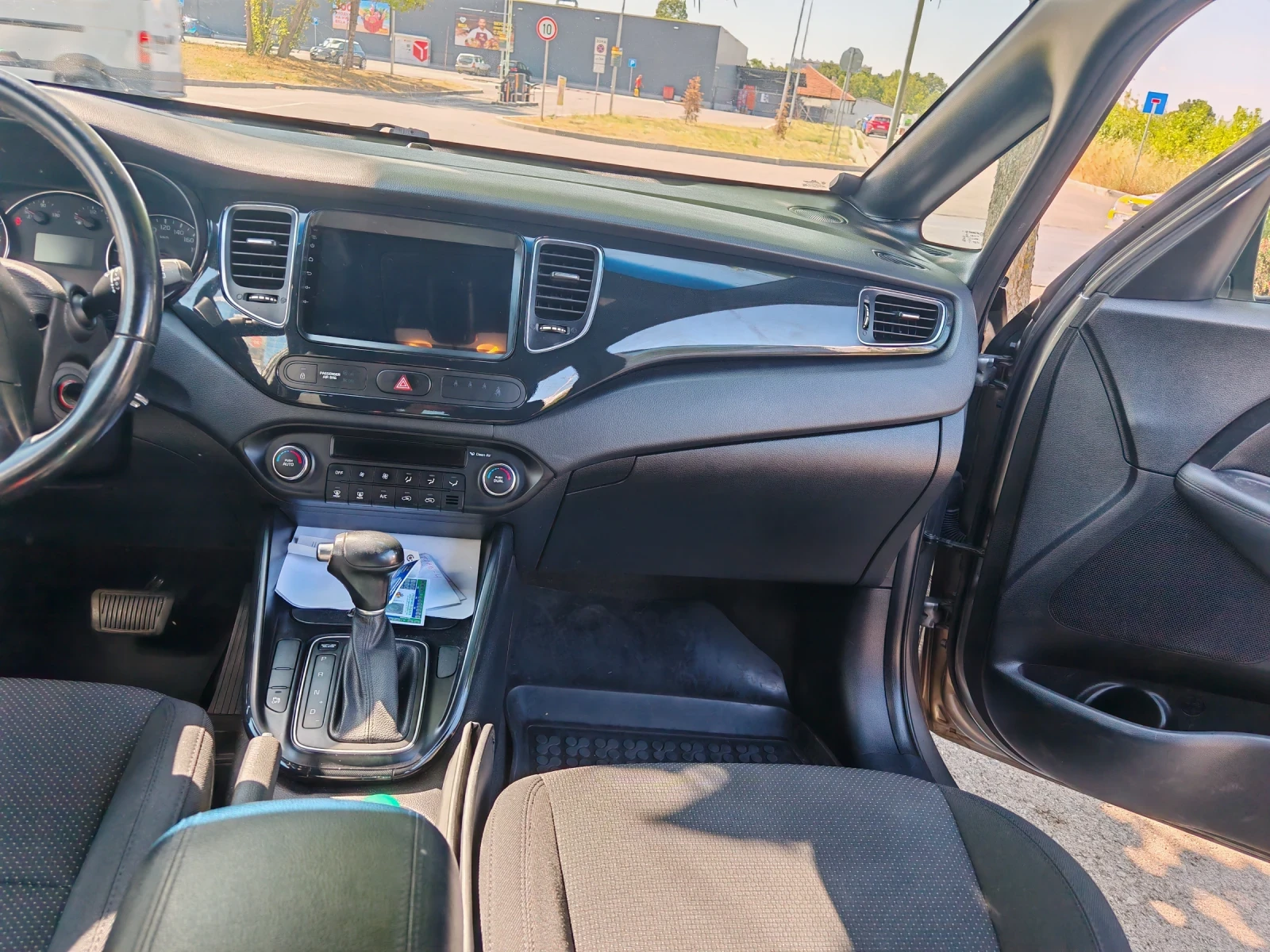 Kia Carens 1.7 CRDI, снимка 13 - Автомобили и джипове - 54490581