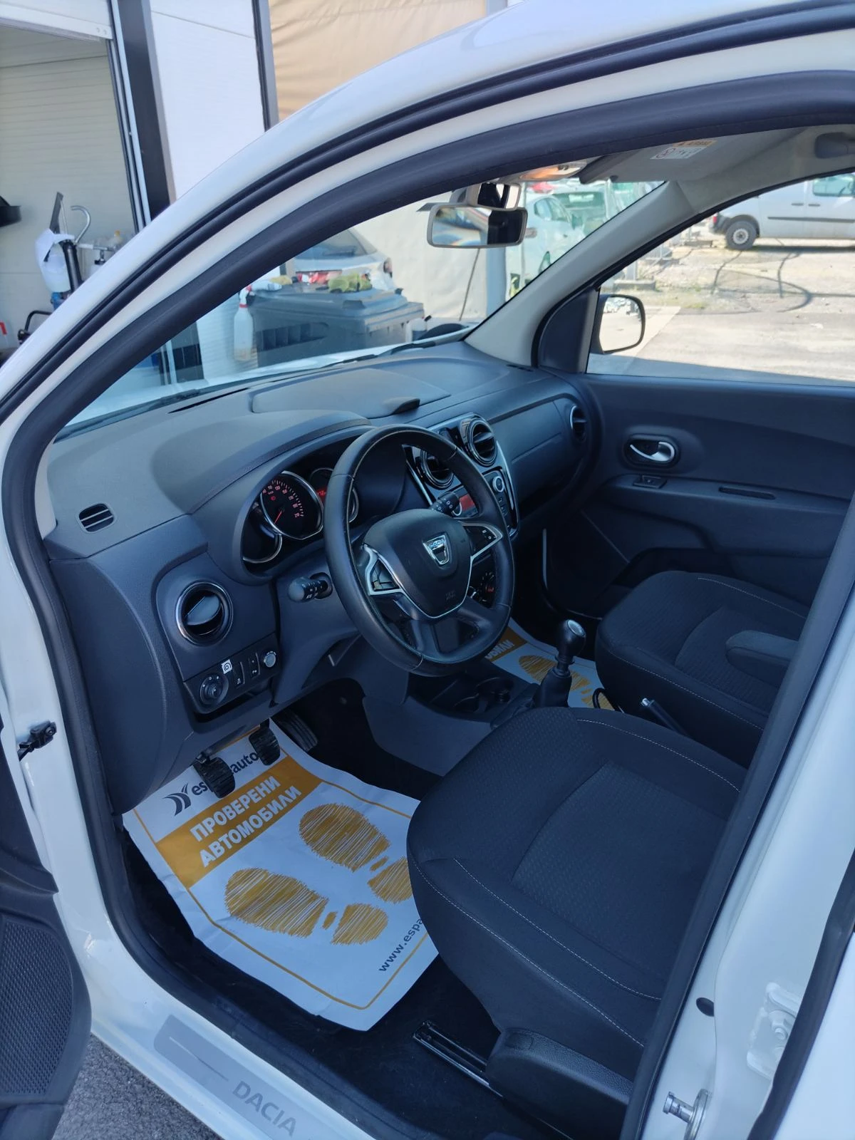 Dacia Lodgy 1.3Tce/130к.с./6+ 1/LPG, снимка 12 - Автомобили и джипове - 54551194