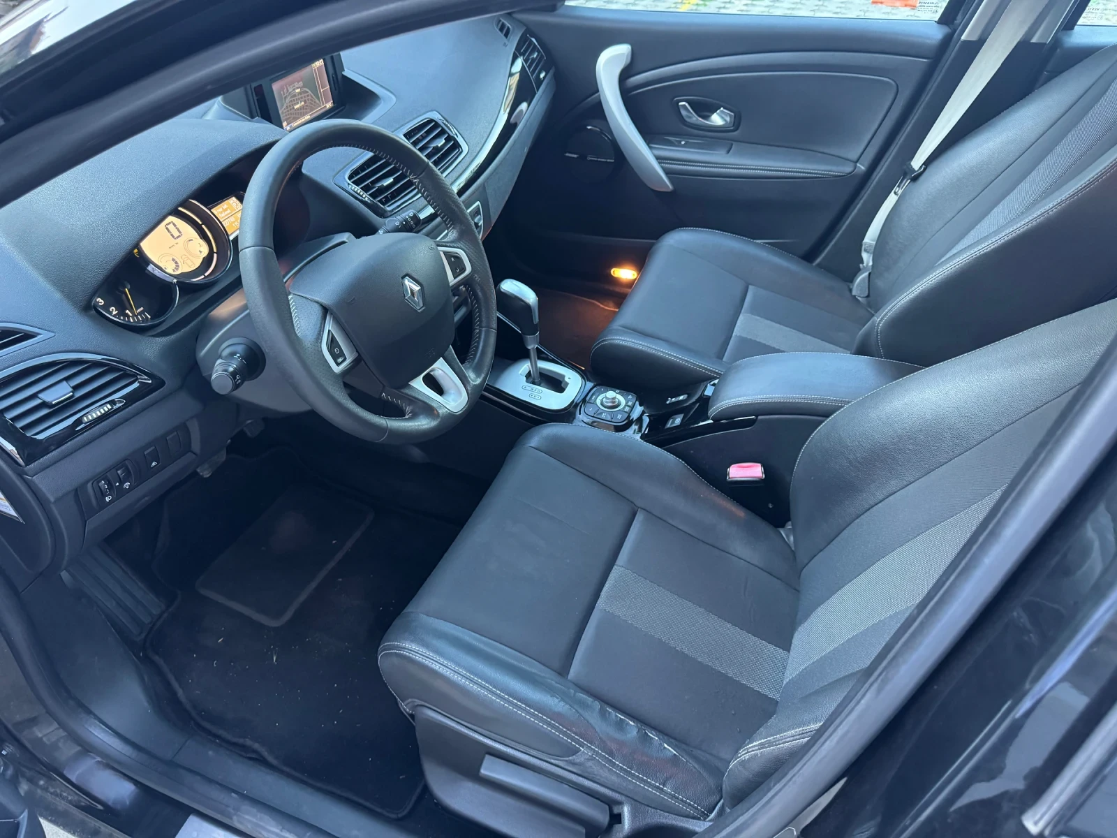 Renault Megane Bose Edition , снимка 7 - Автомобили и джипове - 55306559
