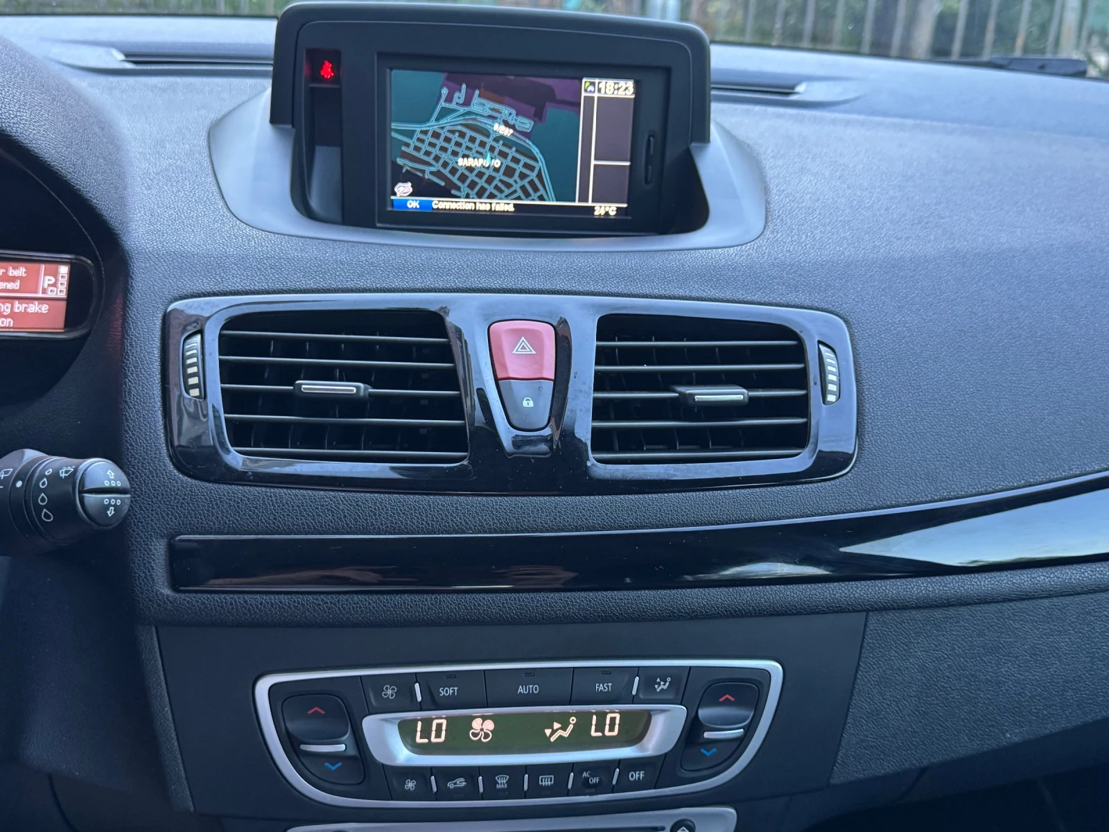Renault Megane Bose Edition , снимка 10 - Автомобили и джипове - 55306559
