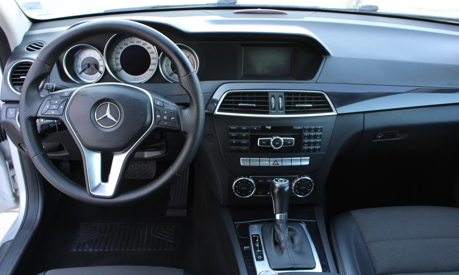 Mercedes-Benz C 220, снимка 11 - Автомобили и джипове - 55628960
