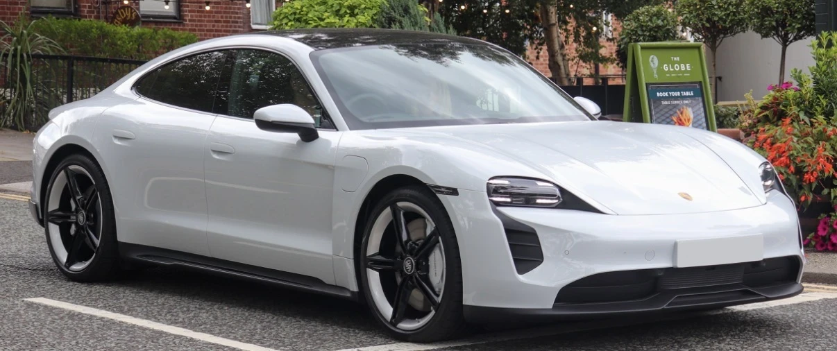 Porsche Taycan На части 2броя, снимка 2 - Автомобили и джипове - 55735112