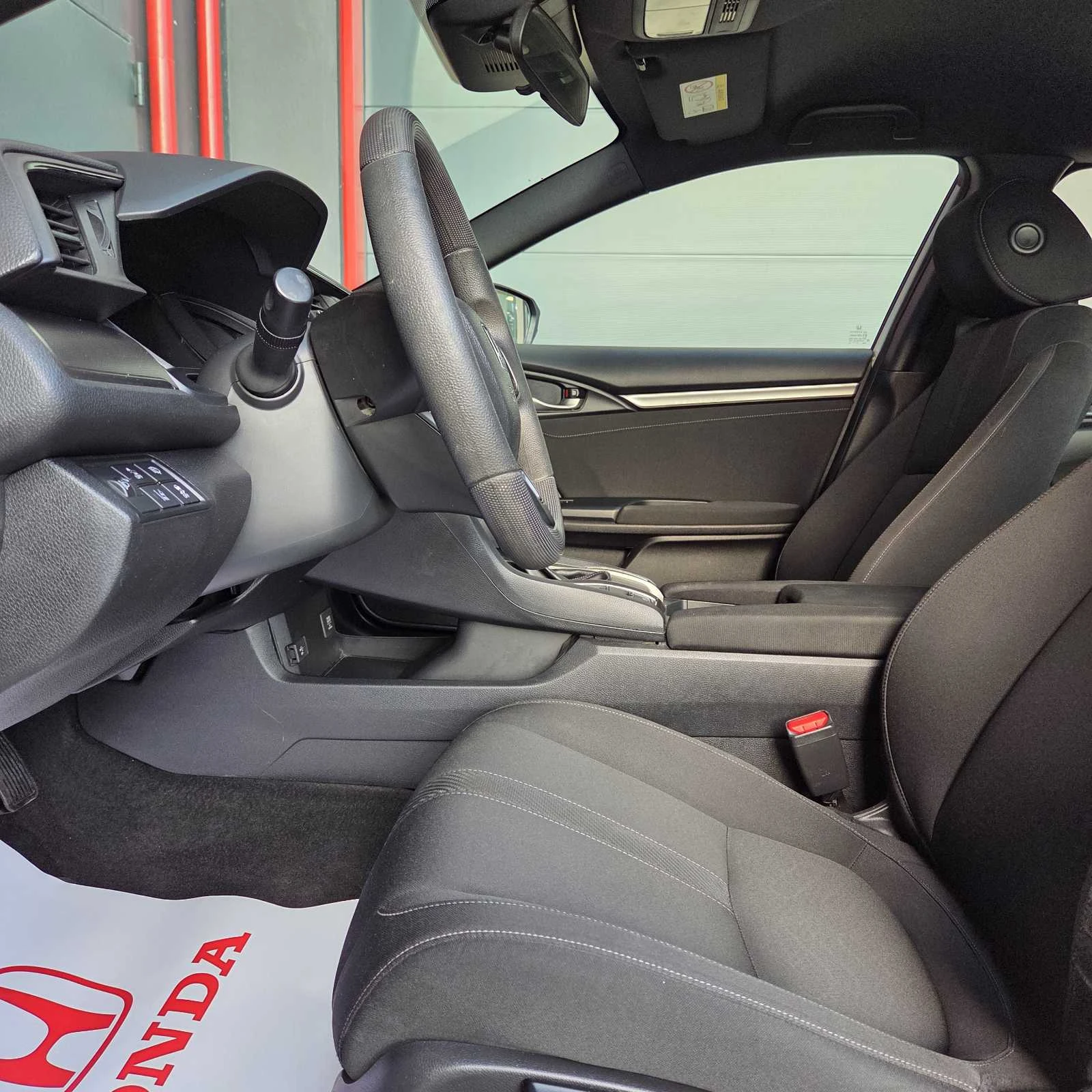 Honda Civic 1.0 VTEC TURBO Comfort MT, снимка 10 - Автомобили и джипове - 55817331