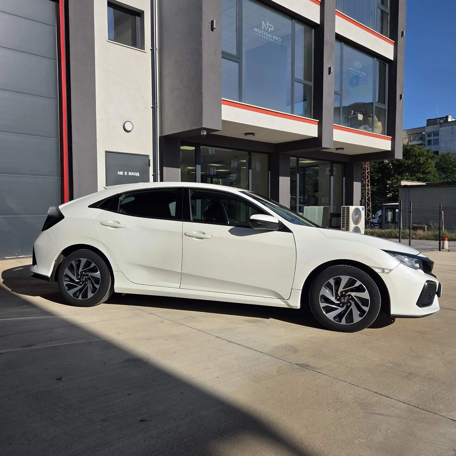 Honda Civic 1.0 VTEC TURBO Comfort MT, снимка 4 - Автомобили и джипове - 55817331