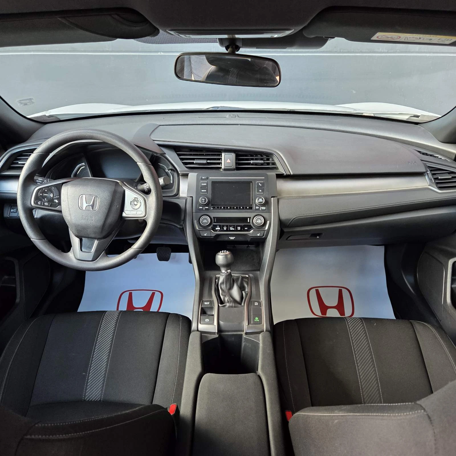Honda Civic 1.0 VTEC TURBO Comfort MT, снимка 11 - Автомобили и джипове - 55817331