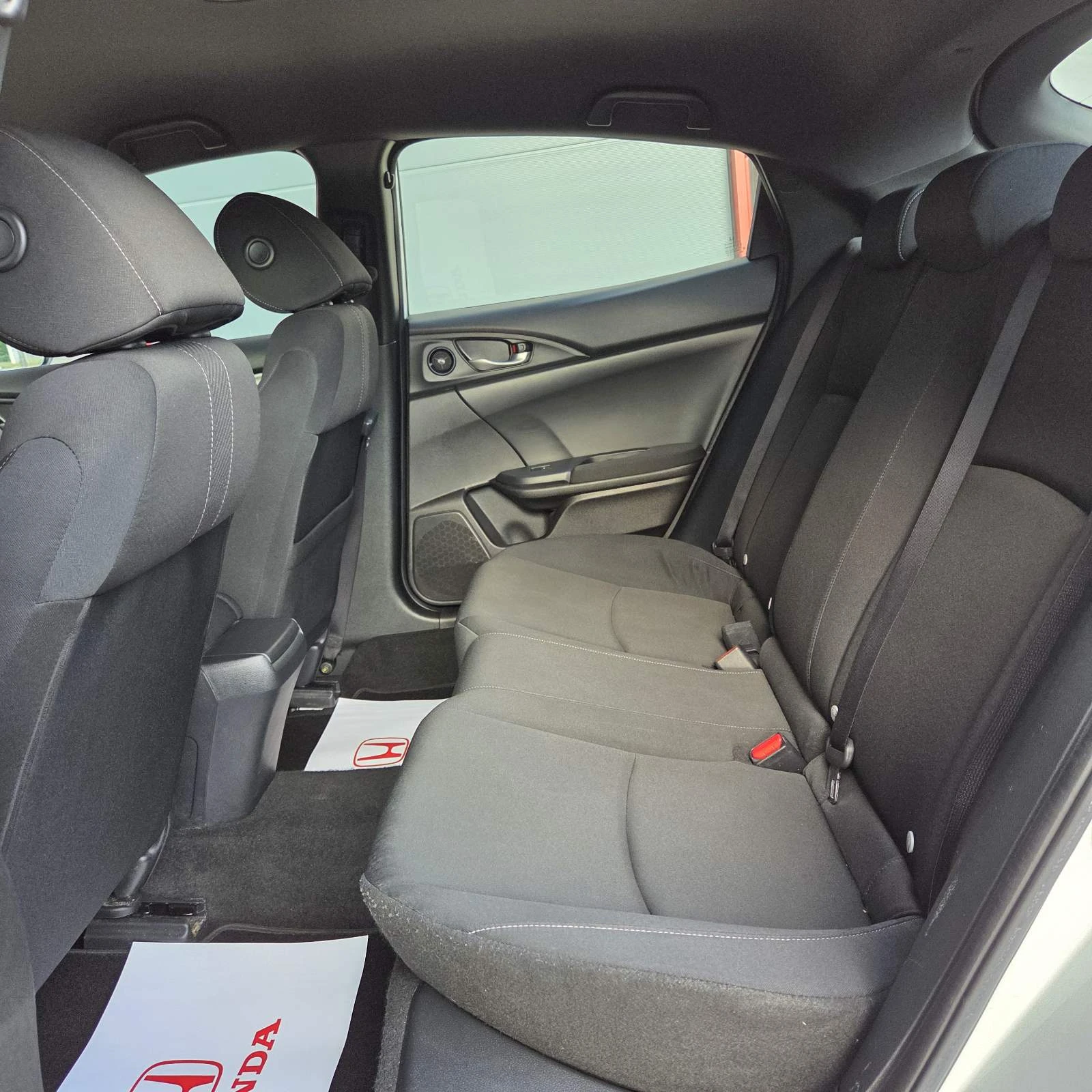 Honda Civic 1.0 VTEC TURBO Comfort MT, снимка 16 - Автомобили и джипове - 55817331