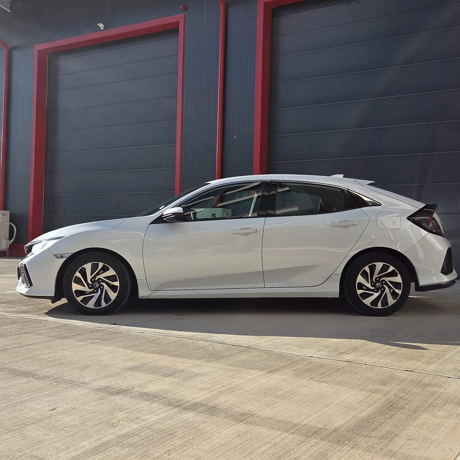 Honda Civic 1.0 VTEC TURBO Comfort MT, снимка 8 - Автомобили и джипове - 55817331